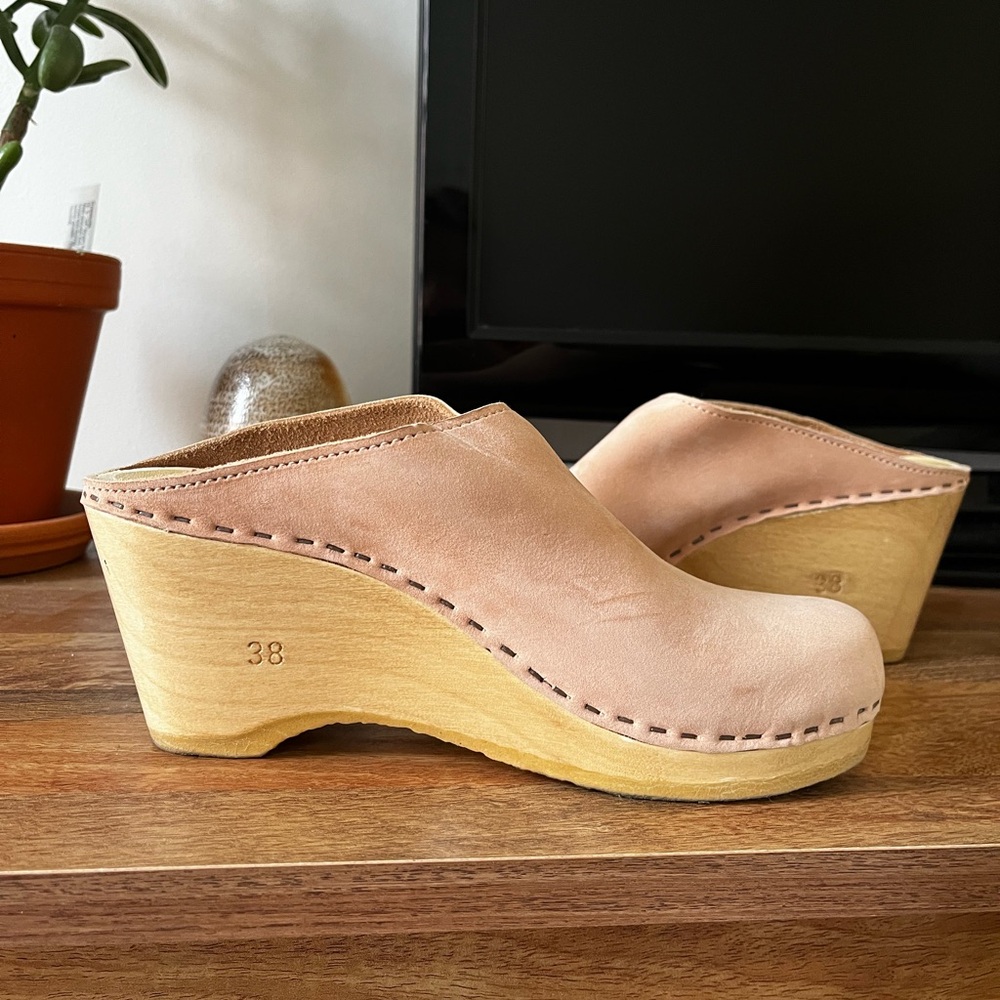 No. 6 Blush Clogs Size 38